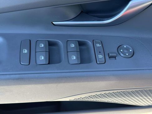 Used 2023 Hyundai Elantra SEL w/ Convenience Package image 18