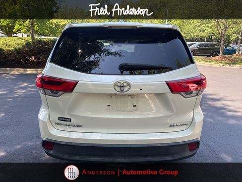 Used 2018 Toyota Highlander XLE AWD/4WD image 17