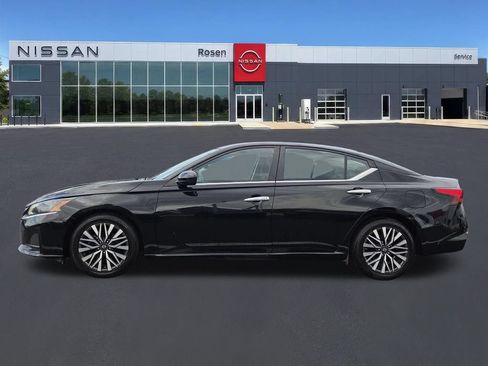 Used 2023 Nissan Altima 2.5 SV FWD image 6