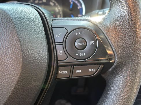 Used 2025 Toyota RAV4 XLE AWD/4WD image 32