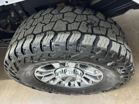 Used 2021 Ford F250 Lariat w/ Lariat Value Package AWD/4WD image 9