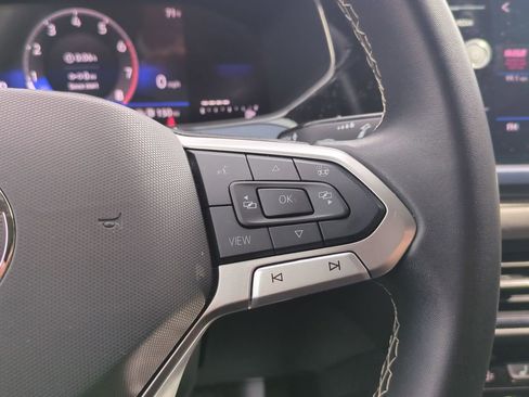 Used 2024 Volkswagen Taos SE image 21