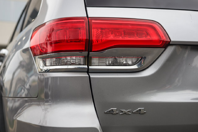 Used 2015 Jeep Grand Cherokee Limited AWD/4WD image 24