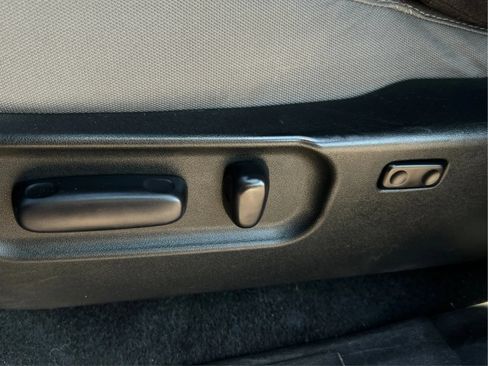 Used 2020 Toyota Tacoma SR5 AWD/4WD image 25