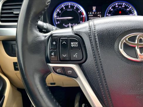 Used 2015 Toyota Highlander Limited image 21