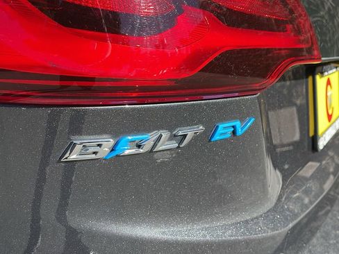 Used 2021 Chevrolet Bolt LT image 25