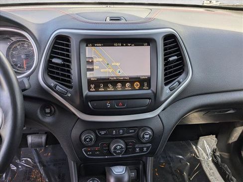 Used 2018 Jeep Cherokee Trailhawk w/ Trailer Tow Group AWD/4WD image 13