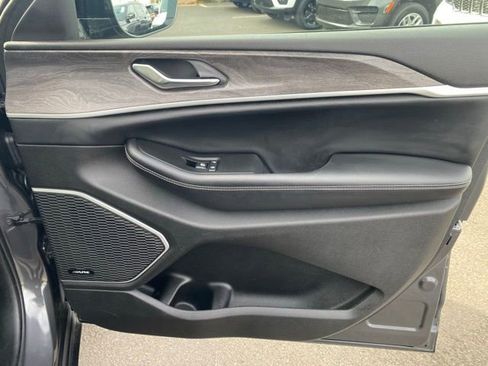 Used 2024 Jeep Grand Cherokee Limited 4xe image 32