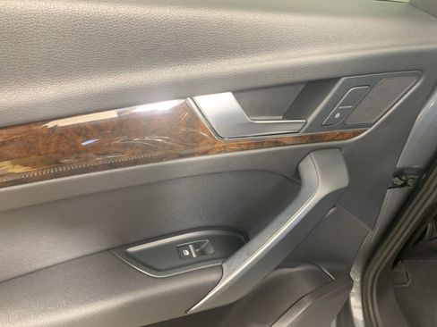 Used 2018 Audi Q5 Premium w/ Convenience Package image 32