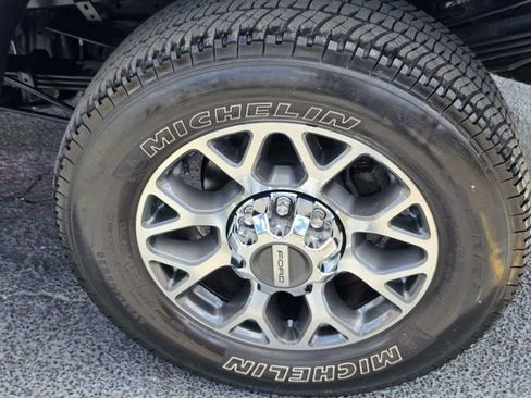 Certified 2022 Ford F250 Lariat w/ Lariat Value Package AWD/4WD image 7