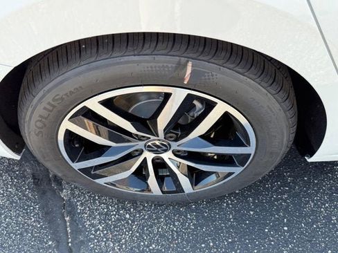 New 2026 Volkswagen Jetta SE FWD image 4
