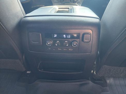 Used 2020 Chevrolet Suburban Premier image 11