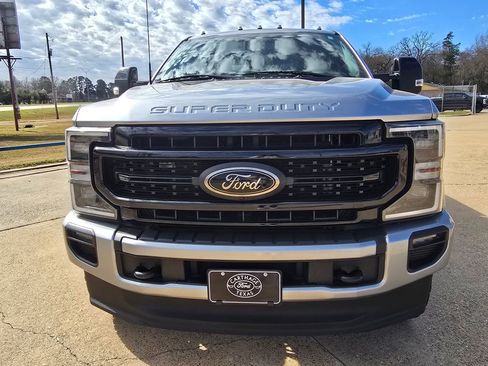 Used 2022 Ford F250 Lariat w/ Black Appearance Package image 8
