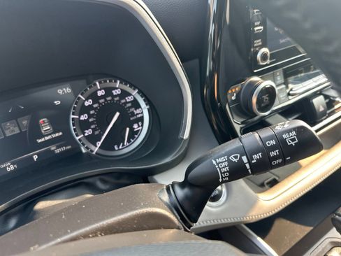 Used 2021 Toyota Highlander XLE AWD/4WD image 55