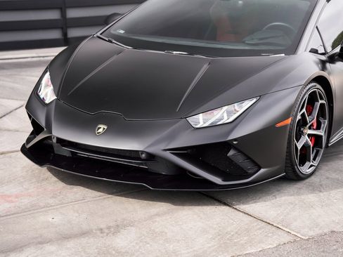 Used 2021 Lamborghini Huracan EVO image 6