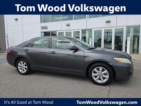 Used 2011 Toyota Camry LE w/ LE Extra-Value Pkg FWD image 1
