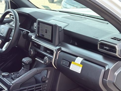 Used 2025 Toyota 4Runner SR5 image 32