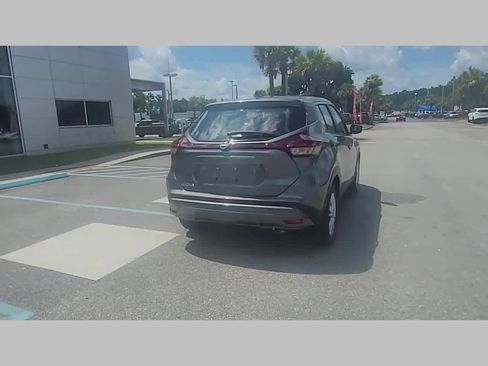 New 2025 Nissan Kicks Play S image 30