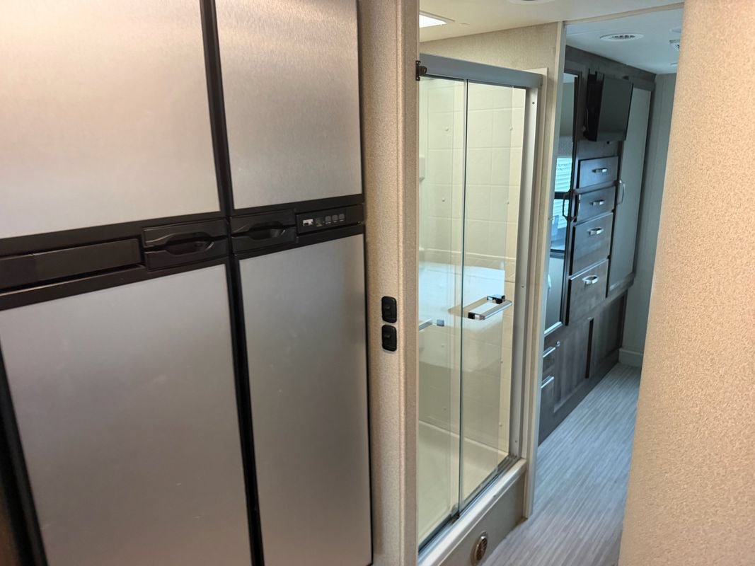 Used 2019 Ford E-450 and Econoline 450 Super Duty w/ Motorhome Prep Package RWD image 22