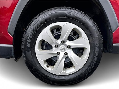 Used 2021 Toyota RAV4 LE image 28