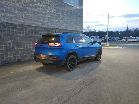 Used 2018 Jeep Cherokee Latitude w/ Altitude Package image 3