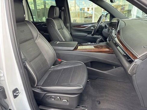 Used 2023 Cadillac Escalade Premium Luxury image 7