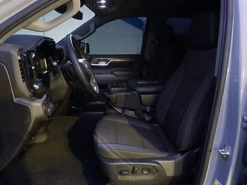 Used 2024 Chevrolet Silverado 1500 LT image 10