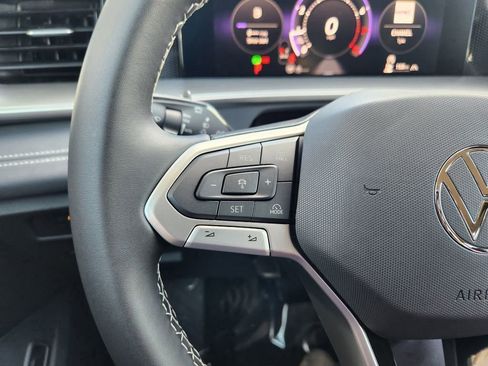 New 2026 Volkswagen Tiguan SE image 16