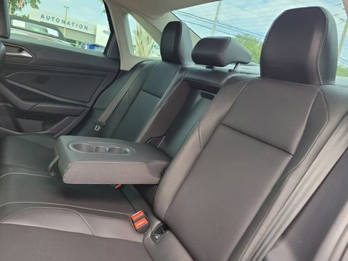 Used 2019 Volkswagen Jetta SE w/ Cold Weather Package FWD image 12