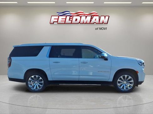 Used 2023 Chevrolet Suburban Premier w/ Advanced Technology Package AWD/4WD image 6