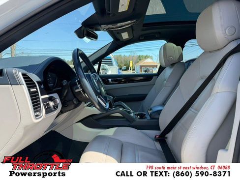 Used 2021 Porsche Cayenne AWD/4WD image 22
