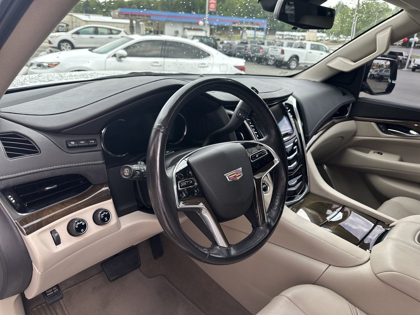 Used 2020 Cadillac Escalade Luxury AWD/4WD image 15