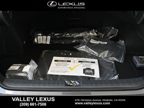 New 2026 Lexus ES 350e w/ Convenience Package FWD image 18