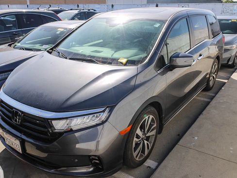 Used 2023 Honda Odyssey Touring image 2