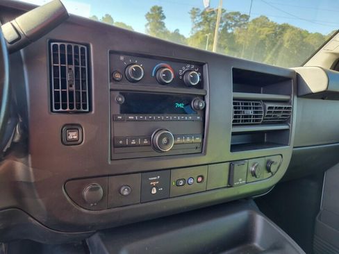 Used 2021 Chevrolet Express 3500 Base w/ Driver Convenience Package image 16