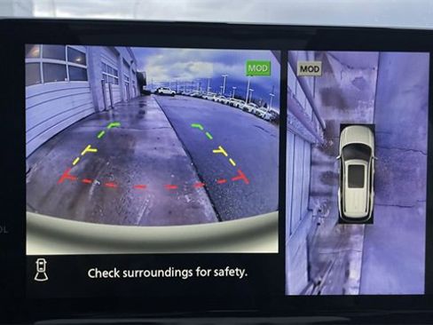 Used 2025 Nissan Pathfinder Platinum image 17