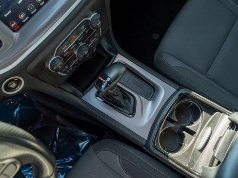 Used 2022 Dodge Charger SXT w/ Blacktop Package image 17