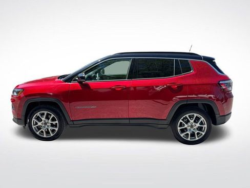 Used 2025 Jeep Compass Limited AWD/4WD image 2