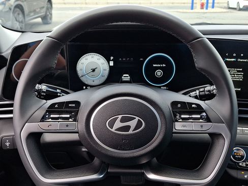 Used 2025 Hyundai Elantra SEL FWD image 21