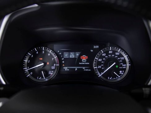 Used 2021 Toyota Highlander XLE FWD image 29