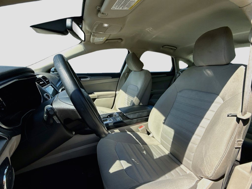 Used 2020 Ford Fusion SE FWD image 9