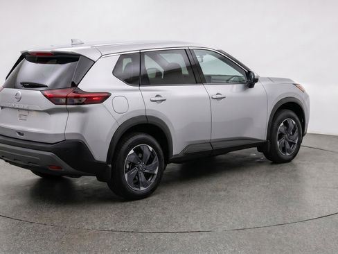 Used 2025 Nissan Rogue SV AWD/4WD image 9