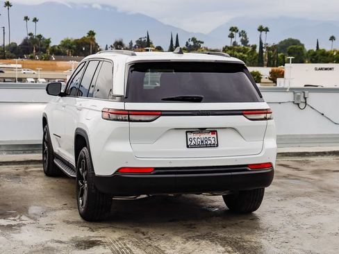 Certified 2025 Jeep Grand Cherokee Altitude image 7