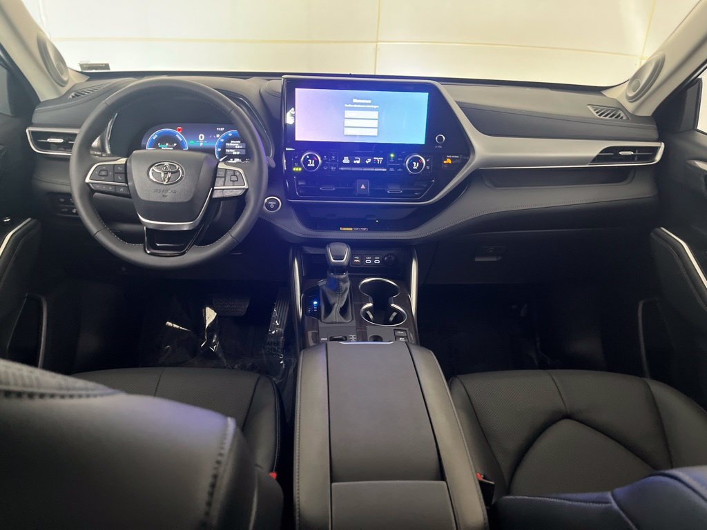 Used 2026 Toyota Highlander Platinum AWD/4WD image 32