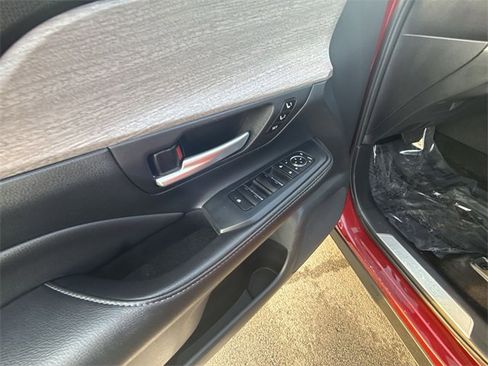 Used 2024 Toyota Grand Highlander Limited image 13