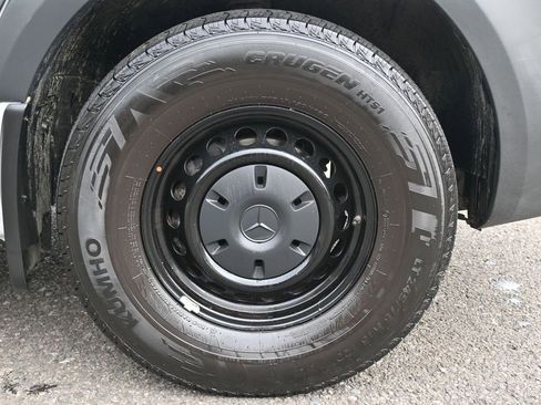 Used 2025 Mercedes-Benz Sprinter 2500 image 8