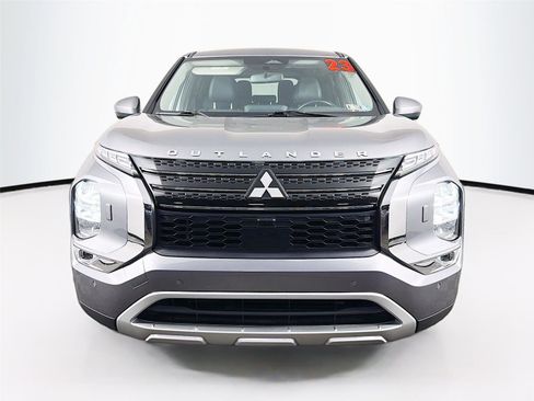 Used 2023 Mitsubishi Outlander SE AWD/4WD image 2