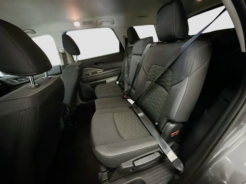 Used 2025 Nissan Pathfinder SV image 28