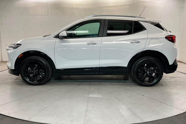 Used 2024 Buick Encore GX Sport Touring FWD image 2