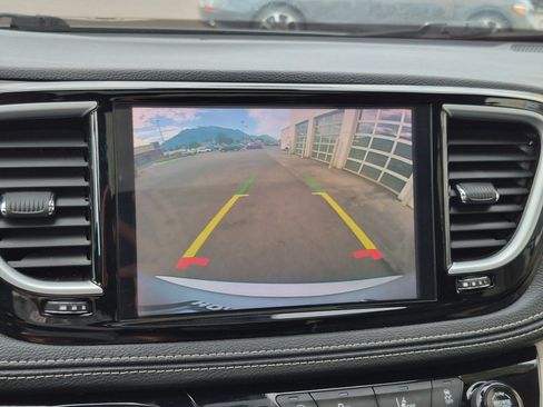Used 2024 Chrysler Pacifica Limited FWD image 27